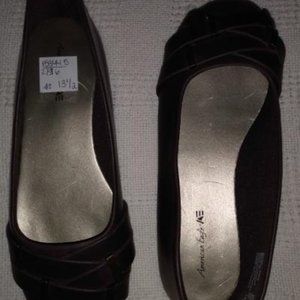 American Eagle girls brown flats, size 13 1/2